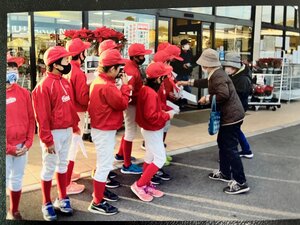 スポーツ少年団による街頭募金（串間市）.jpgのサムネイル画像